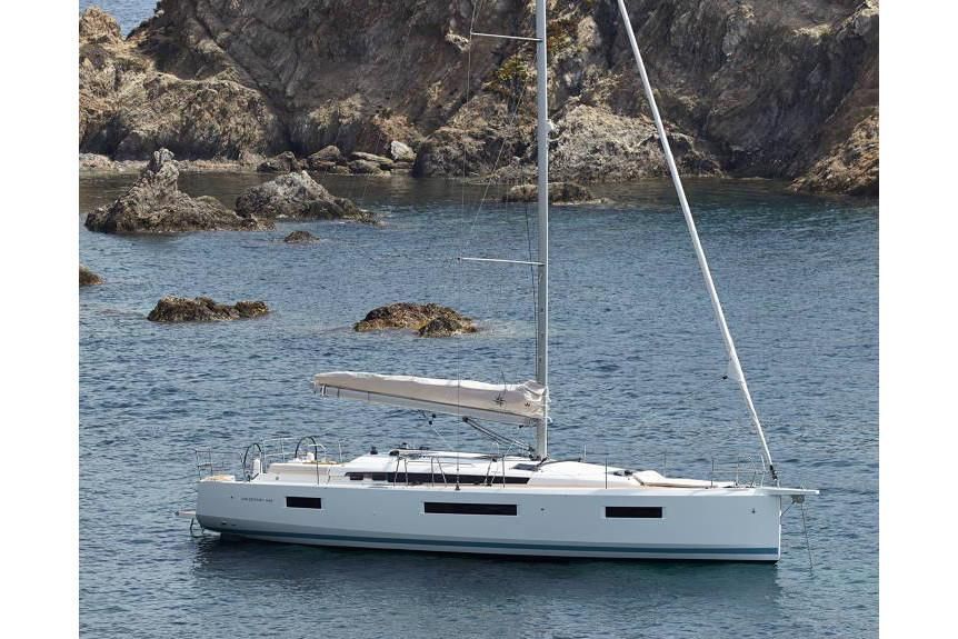 2022 Jeanneau 43 