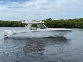 2018 35' Boston Whaler-350 Realm Fort Myers, FL, US