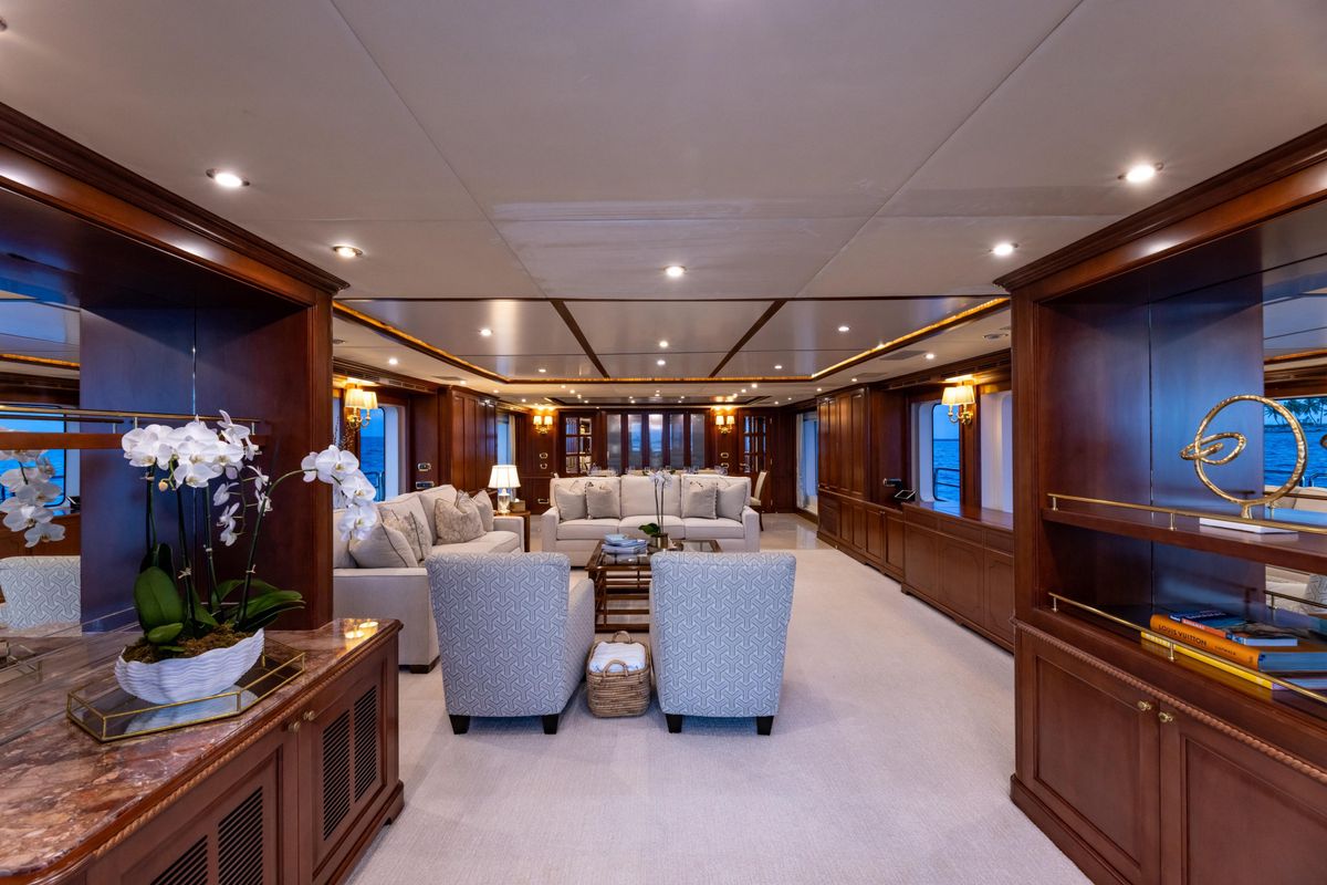 2013 Benetti 121 