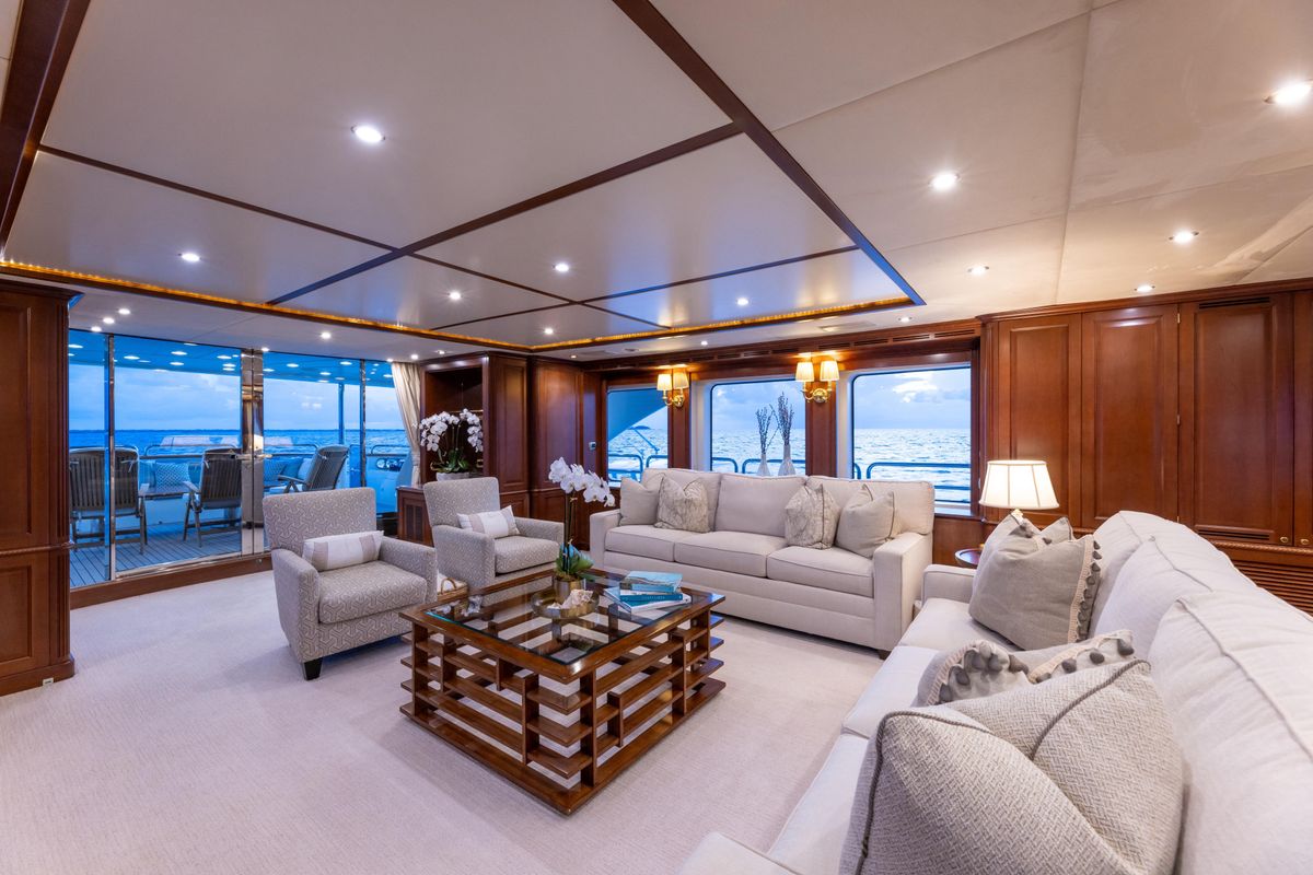 2013 Benetti 121 