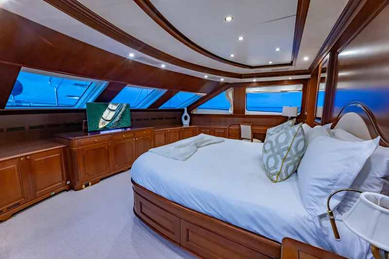Namaste Yacht Photos Pics MAIN DECK MASTER STATEROOM