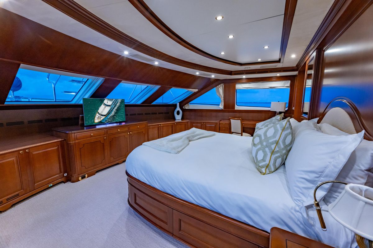 2013 Benetti 121 
