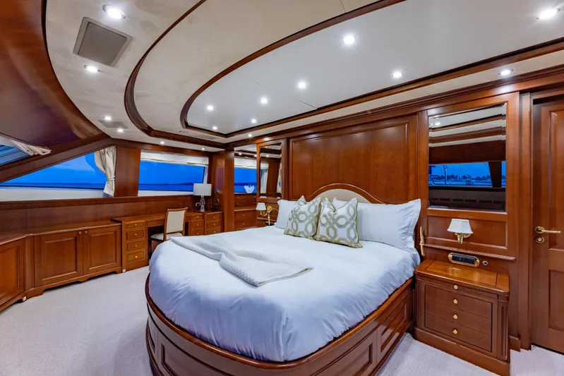 Namaste Yacht Photos Pics MAIN DECK MASTER STATEROOM