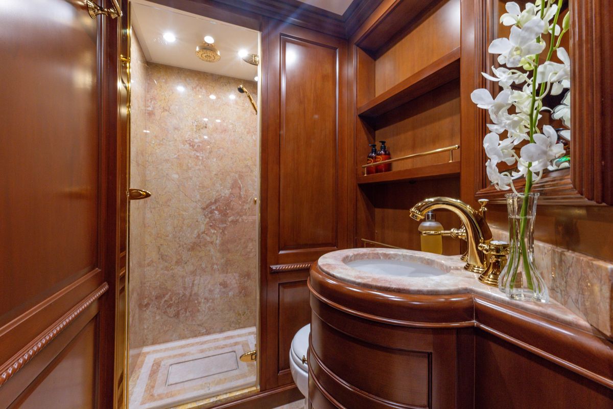2013 Benetti 121 