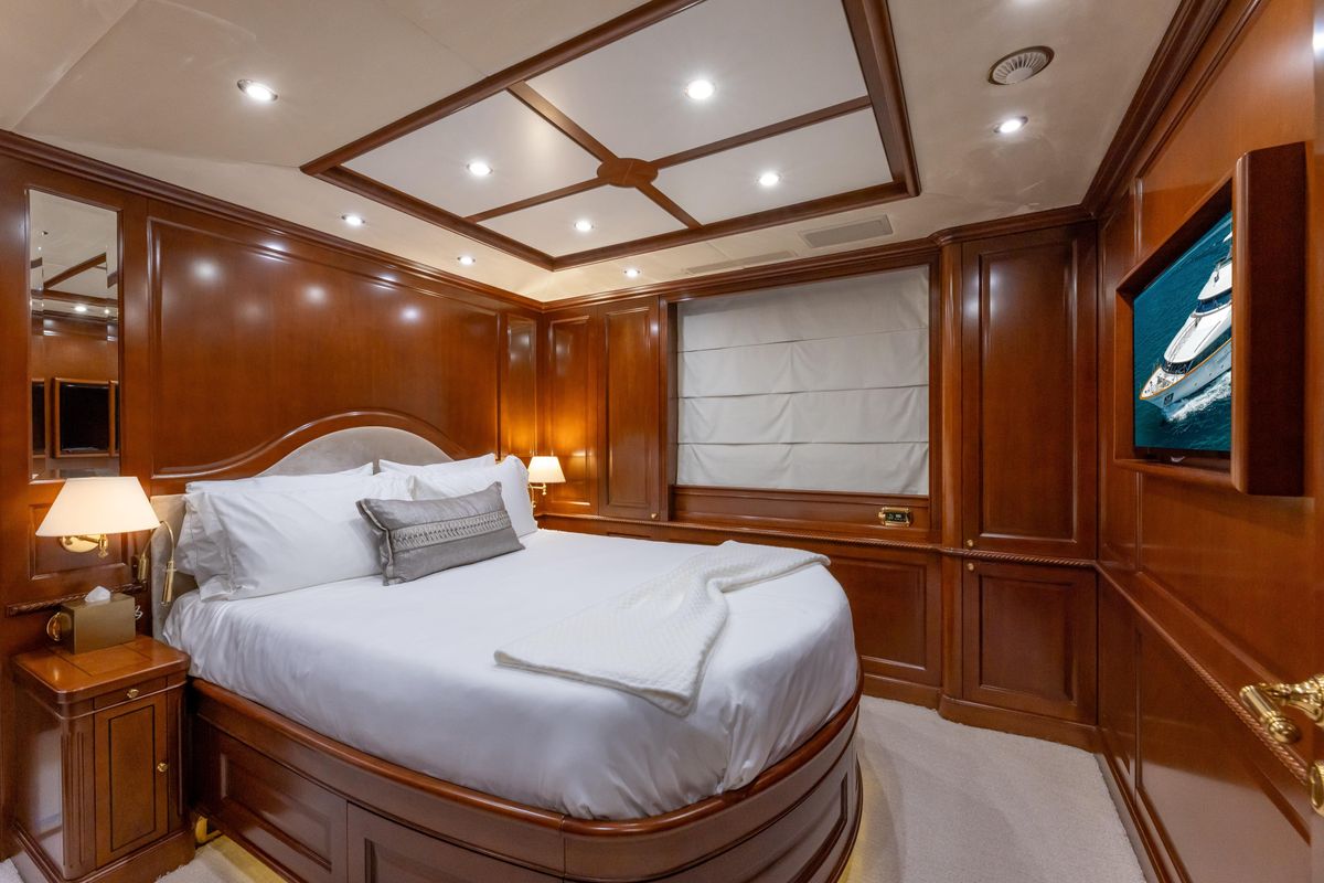 2013 Benetti 121 