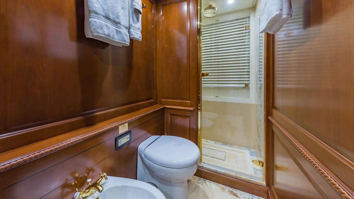 2013 Benetti 121 