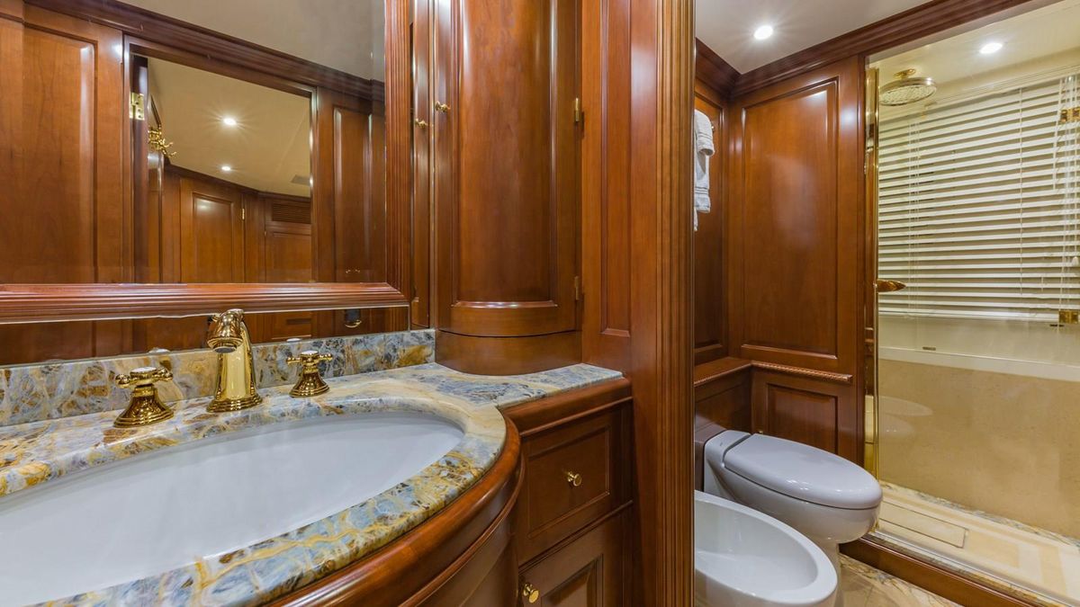 2013 Benetti 121 