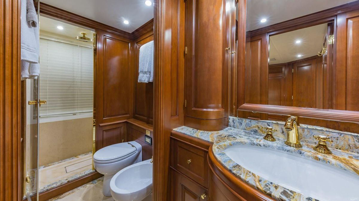 2013 Benetti 121 