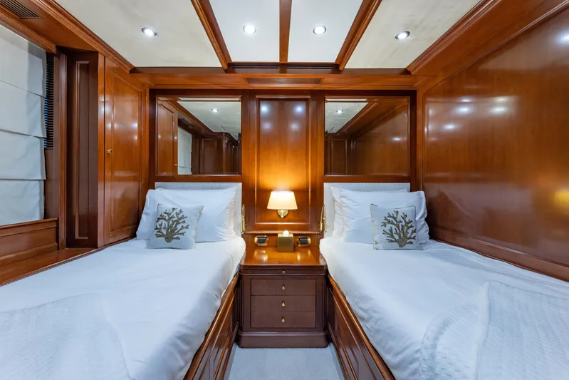 Namaste Yacht Photos Pics LOWER DECK STARBOARD TWIN SATEROOM