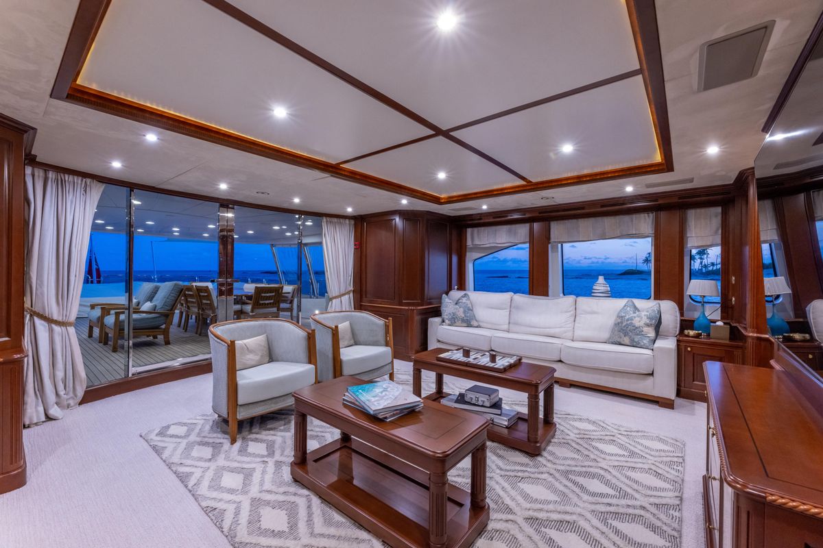 2013 Benetti 121 