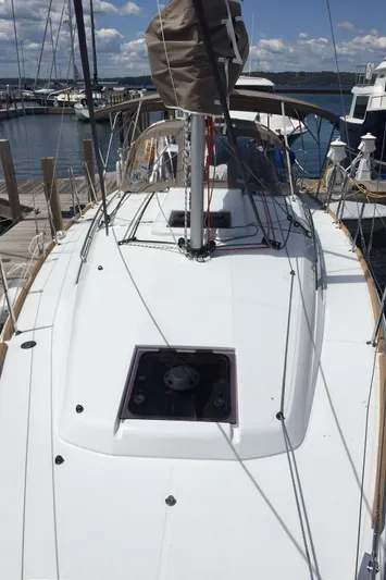 Venteux Yacht Photos Pics 2016 Jeanneau Sun Odyssey 349 sailboat docked at marina under clear skies.