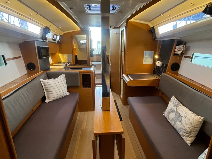 Venteux Yacht Photos Pics Interior of 2016 Jeanneau Sun Odyssey 349 sailboat, featuring cozy seating and modern amenities.