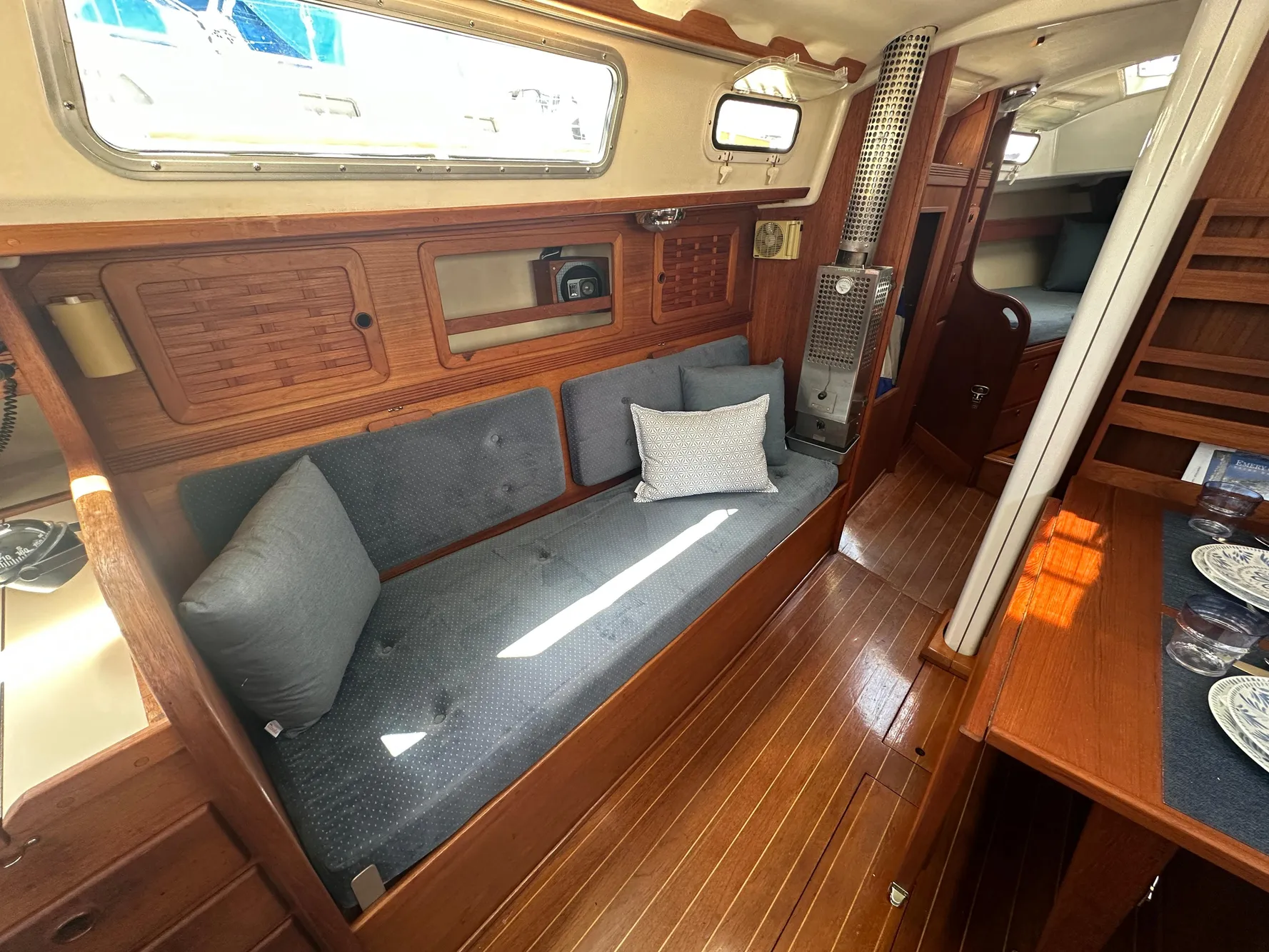 1985 Sabre 34 MKI yacht interior with wooden finish and cozy seating area.