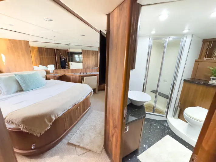 The Gambler Yacht Photos Pics Luxurious bedroom and bathroom interior of 2006 Sunseeker Predator 82 yacht.