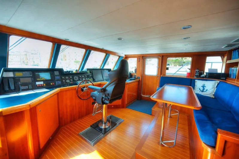 Voyager Yacht Photos Pics Luxurious 2004 Algar Explorer yacht interior with wooden finishes and modern navigation equipment.