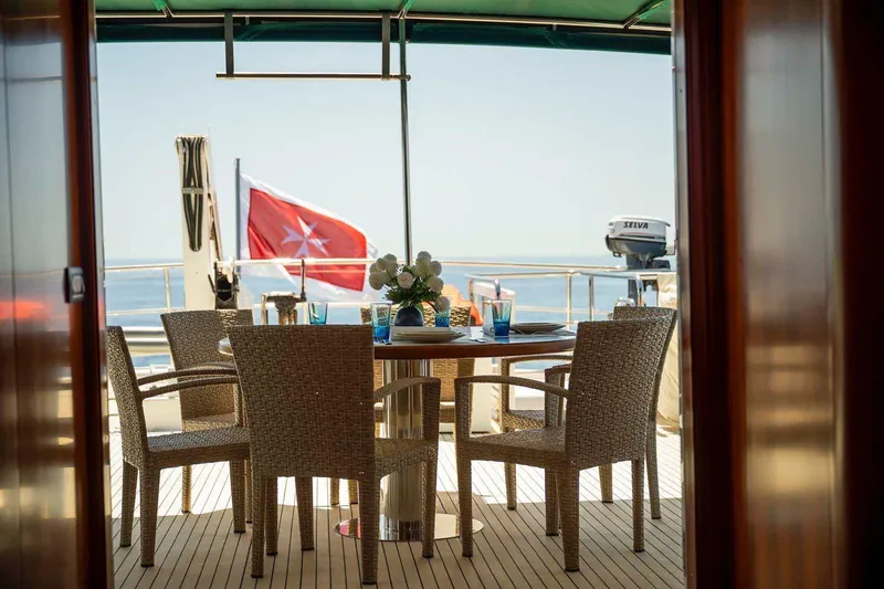 Voyager Yacht Photos Pics Outdoor dining area on 2004 Algar Explorer yacht with ocean view and flag.