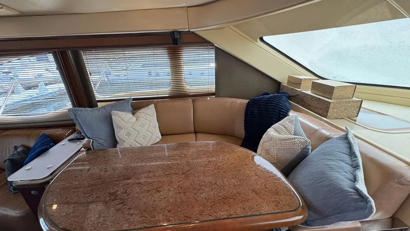 Sea Boss Yacht Photos Pics 2005 Sea Ray 500 Dinette