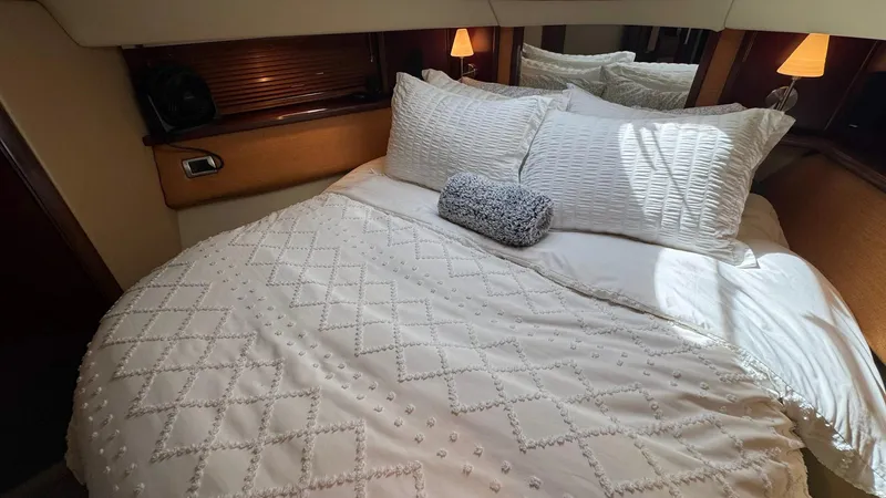 Sea Boss Yacht Photos Pics 2005 Sea Ray 500 VIP Forward