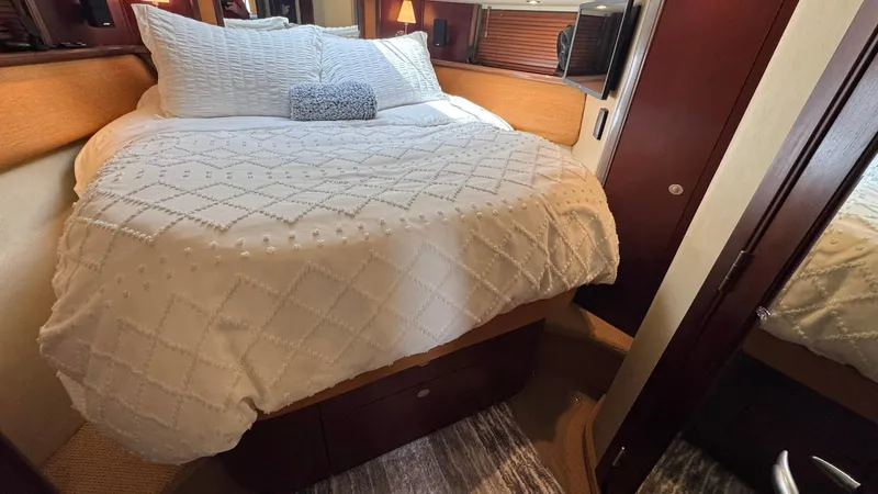 Sea Boss Yacht Photos Pics 2005 Sea Ray 500 VIP Forward