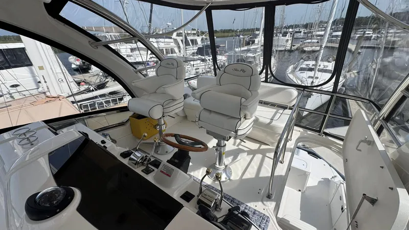 Sea Boss Yacht Photos Pics 2005 Sea Ray 500 Flybridge Helm