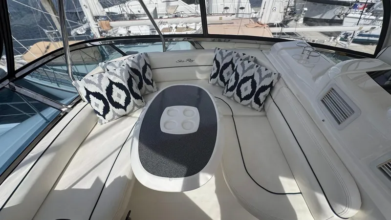Sea Boss Yacht Photos Pics 2005 Sea Ray 500 Flybridge Forward Settee