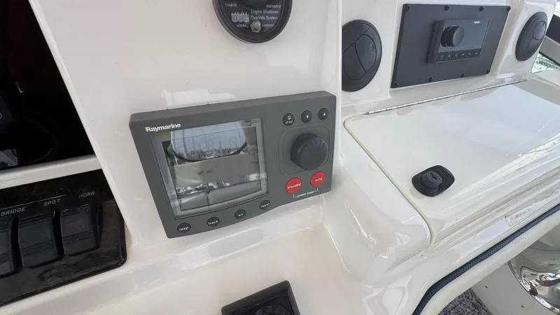 Sea Boss Yacht Photos Pics 2005 Sea Ray 500 Flybridge Helm