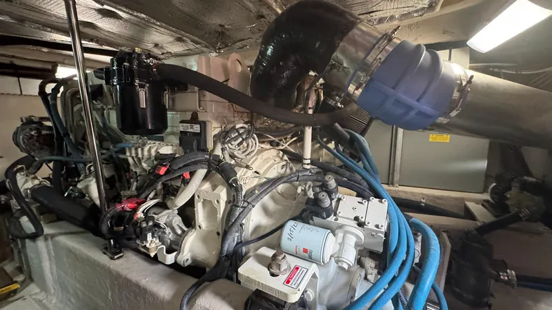 Sea Boss Yacht Photos Pics 2005 Sea Ray 500 Engine Room