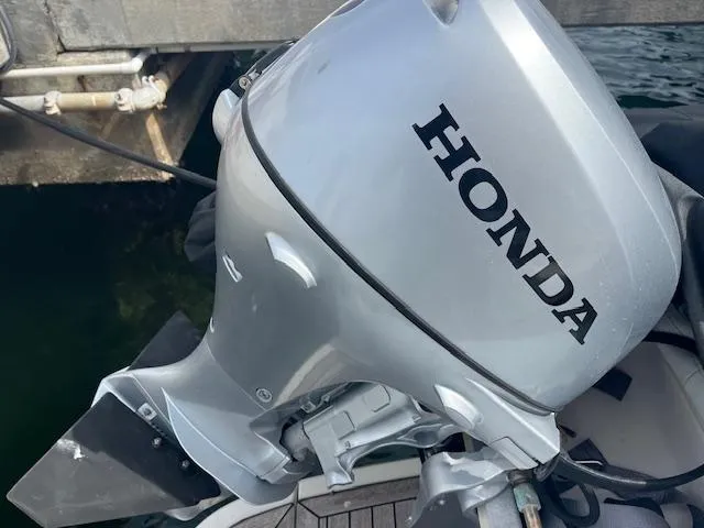 L Altro G Yacht Photos Pics Silver Honda outboard motor on a Cranchi Atlantique 48, 2006 model.