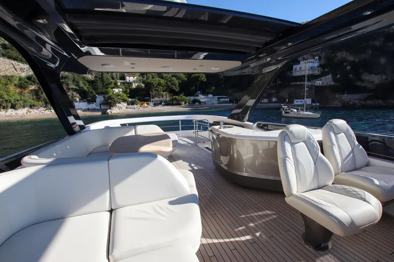 Samuel Yacht Photos Pics Princess F65 - Fly Helm Full