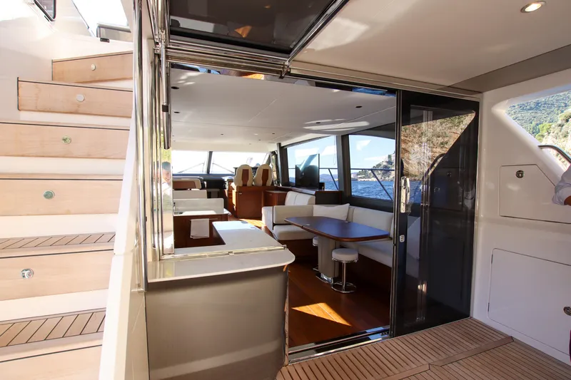 Samuel Yacht Photos Pics Princess F65 - Aft Lounge Open