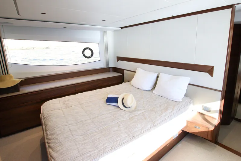 Samuel Yacht Photos Pics Princess F65 - Master Full Beam