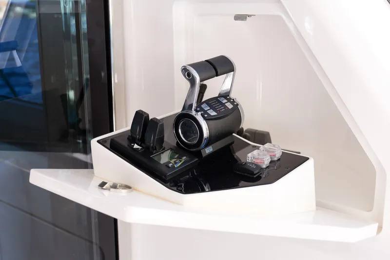 Samuel Yacht Photos Pics Princess F65 - Third Helm