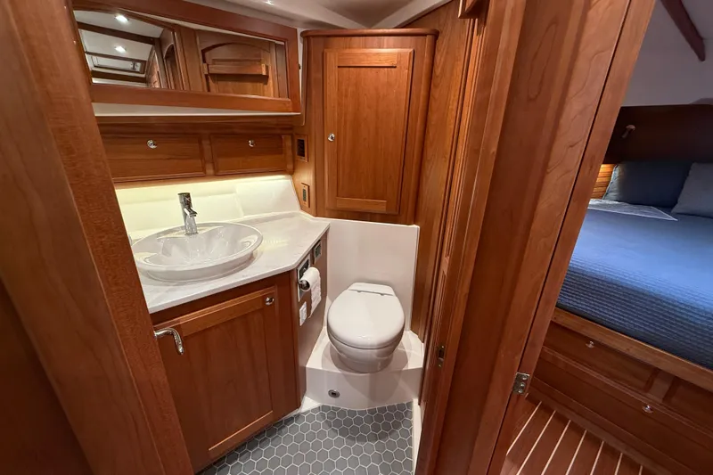 Kay Lee Jean Yacht Photos Pics 2023 Sabre 43 Salon Express bathroom with wood cabinetry and modern fixtures.