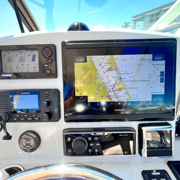 2017 Cobia 280 Dual Console