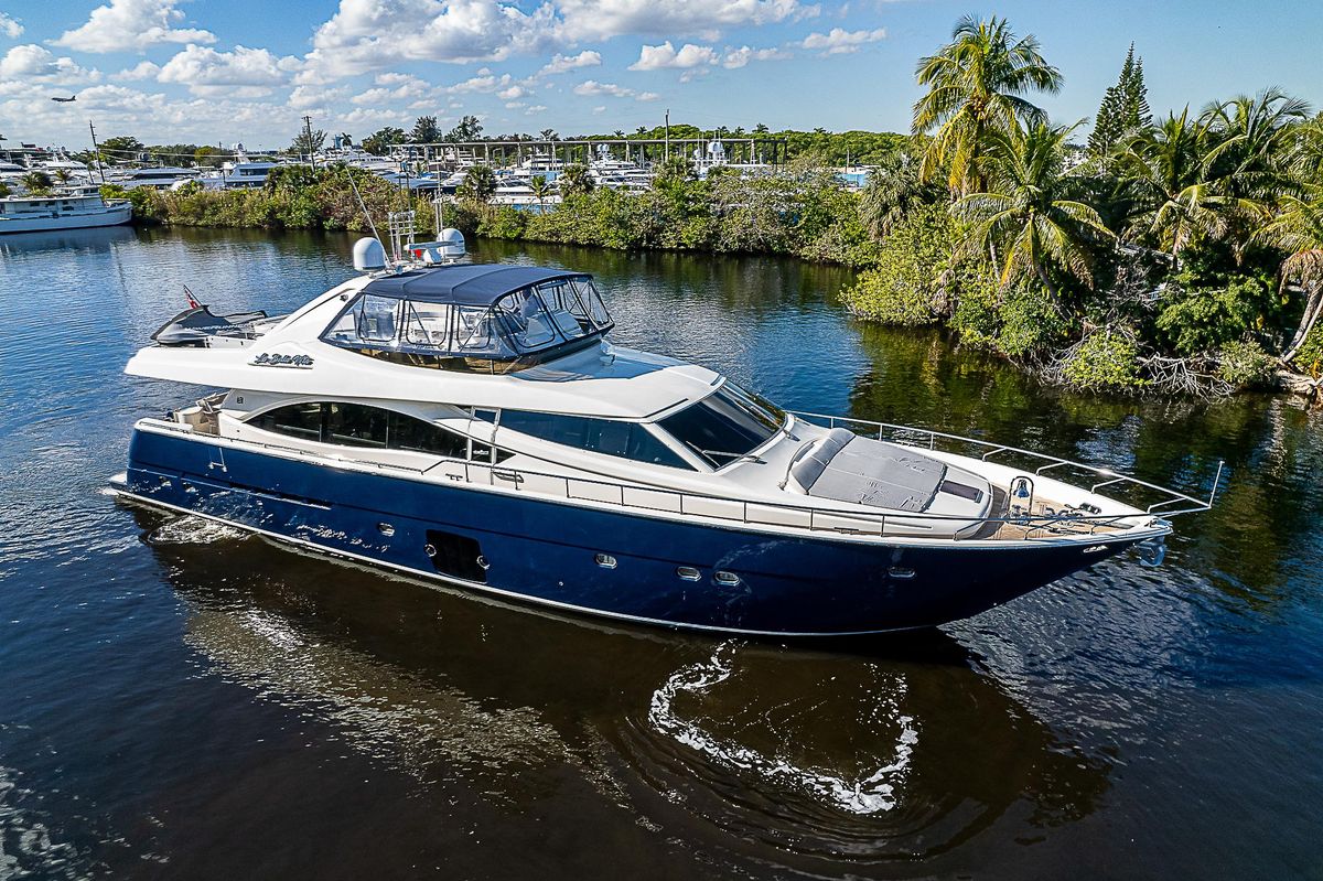 2006 Ferretti Yachts 83 
