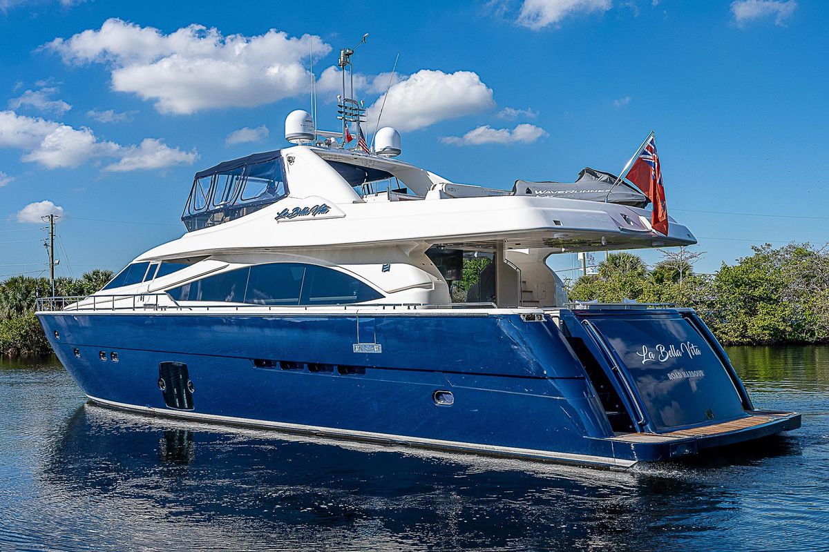 2006 Ferretti Yachts 83 