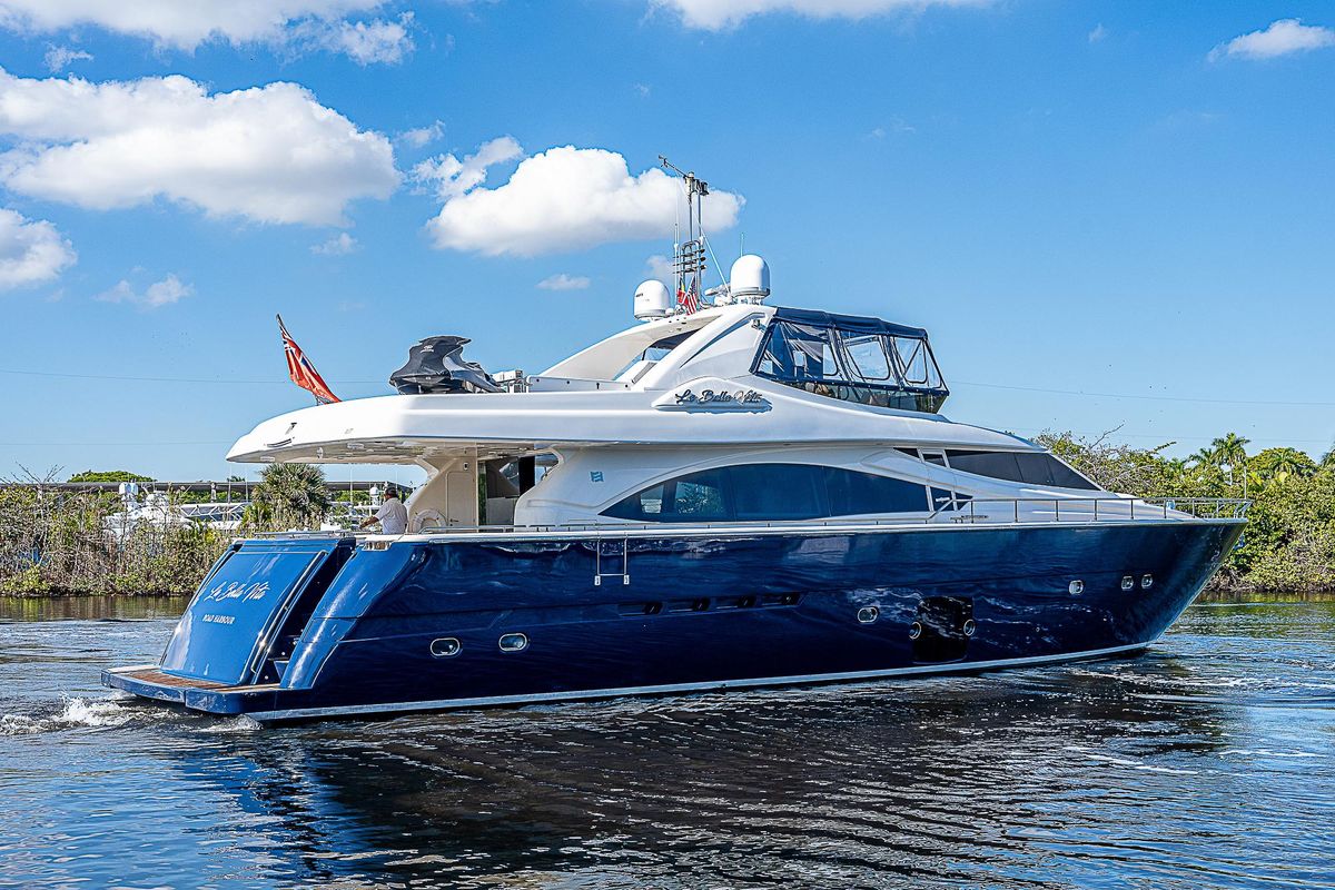 2006 Ferretti Yachts 83 