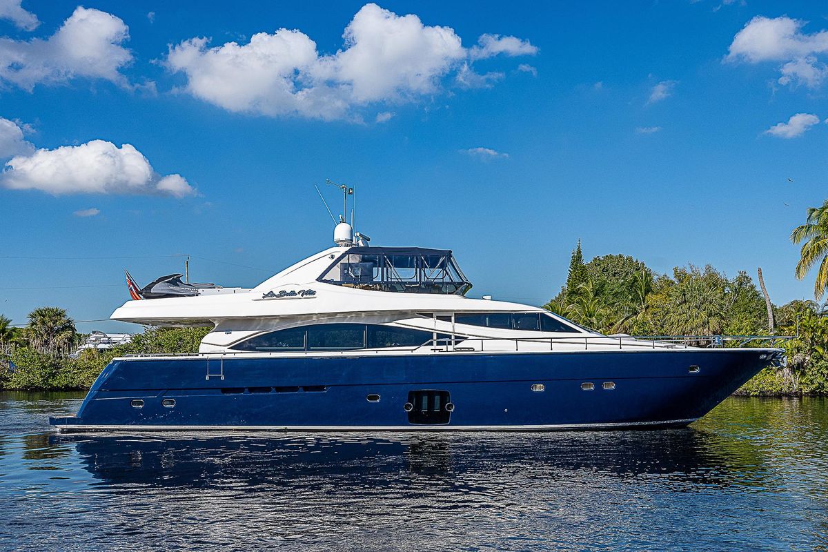 2006 Ferretti Yachts 83 