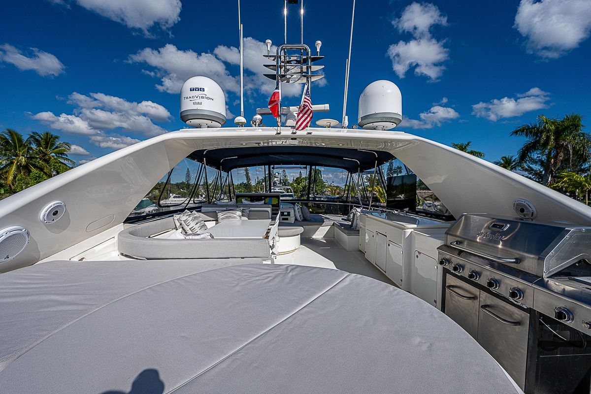 2006 Ferretti Yachts 83 