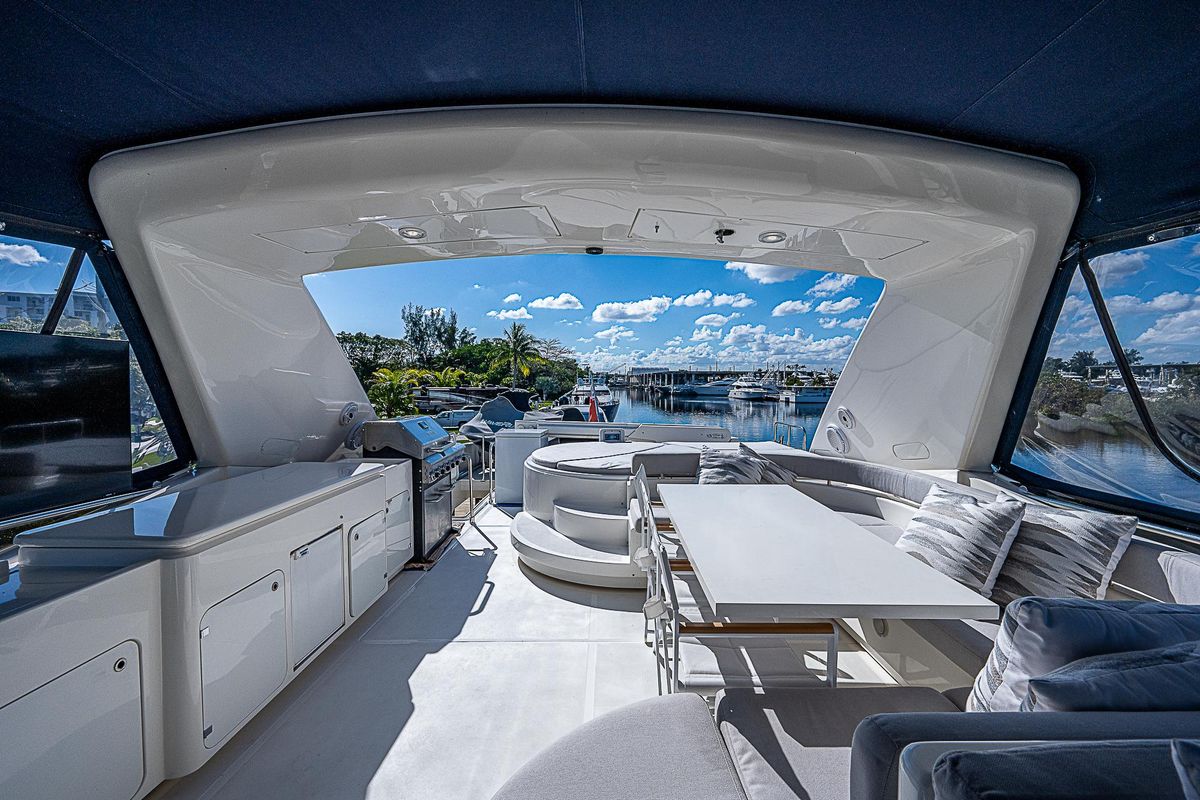 2006 Ferretti Yachts 83 