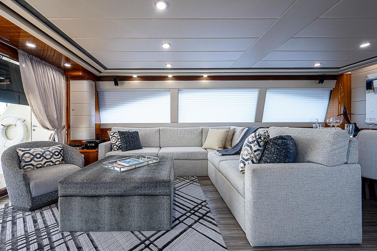 2006 Ferretti Yachts 83 