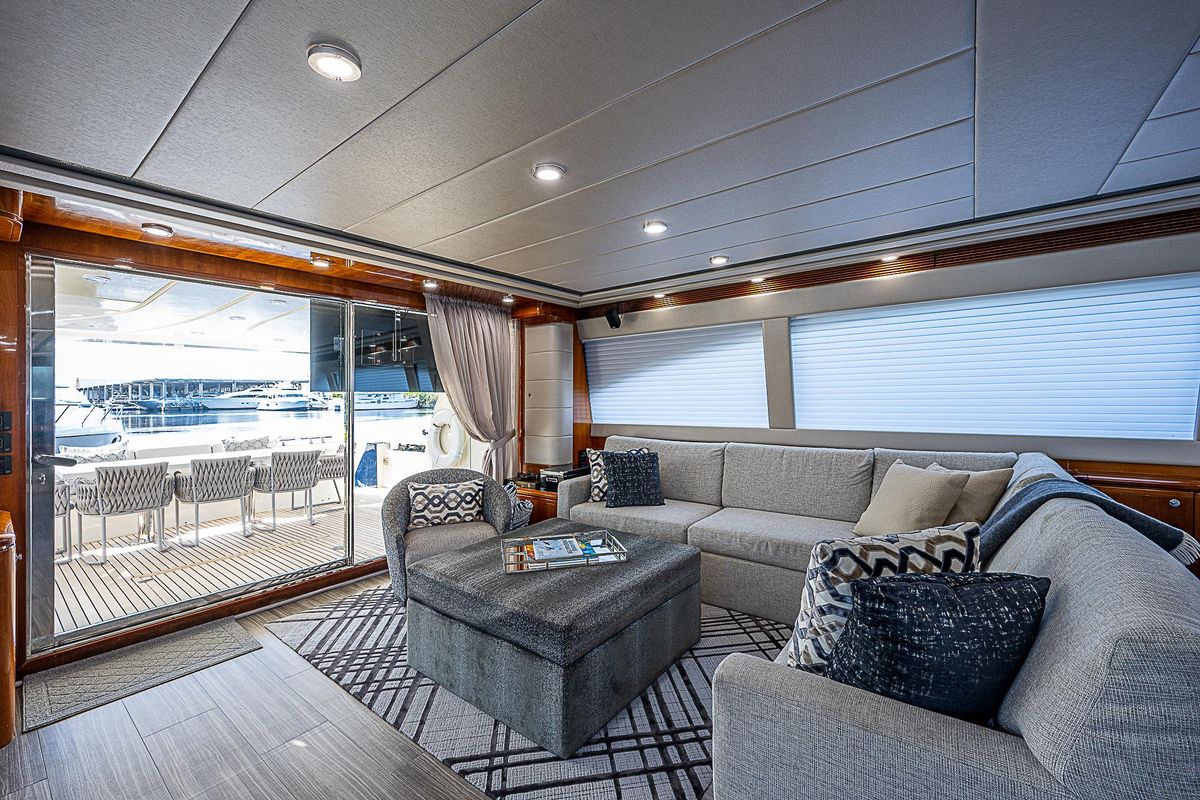 2006 Ferretti Yachts 83 