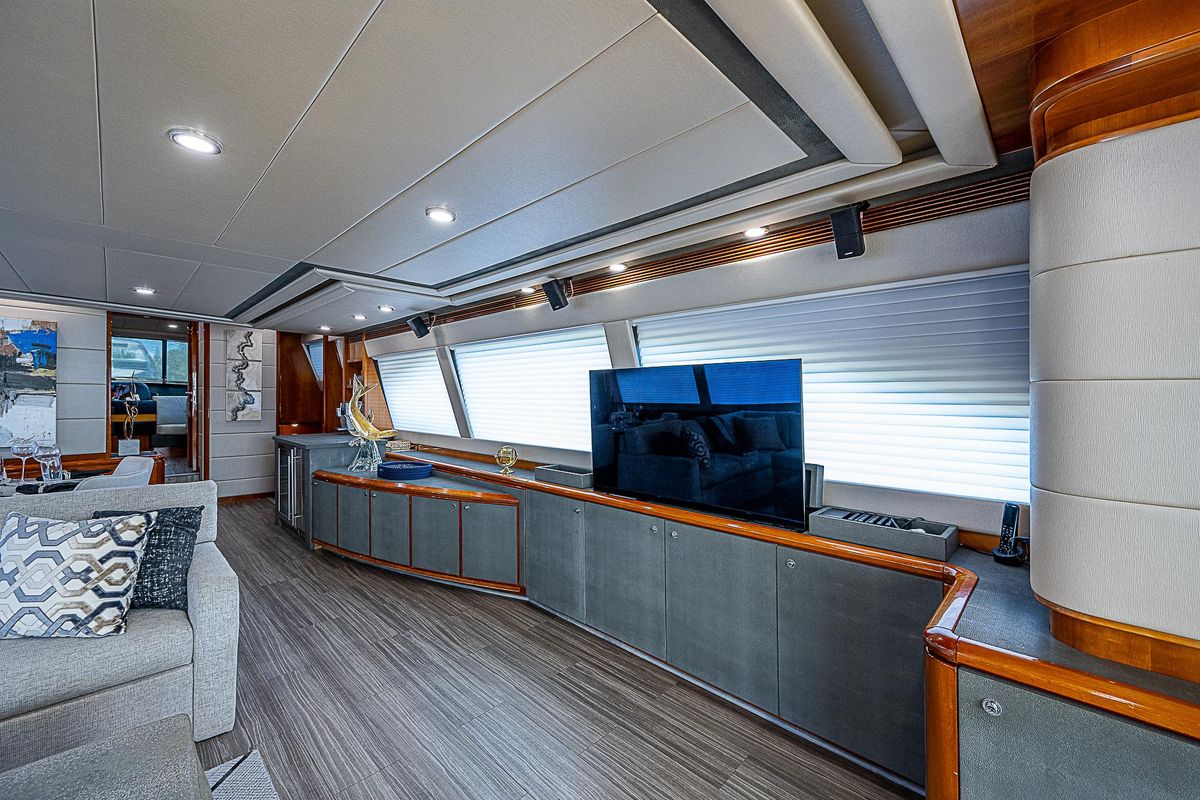 2006 Ferretti Yachts 83 