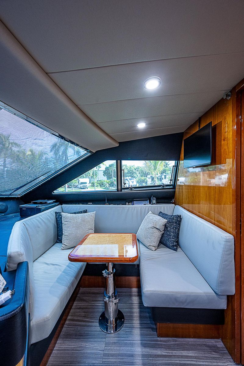 2006 Ferretti Yachts 83 