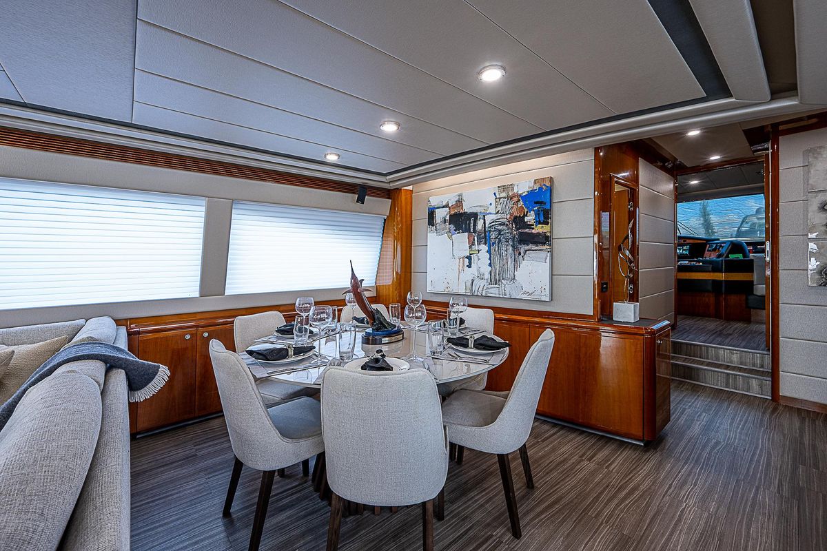 2006 Ferretti Yachts 83 