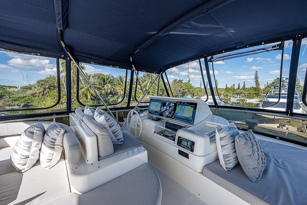2006 Ferretti Yachts 83 