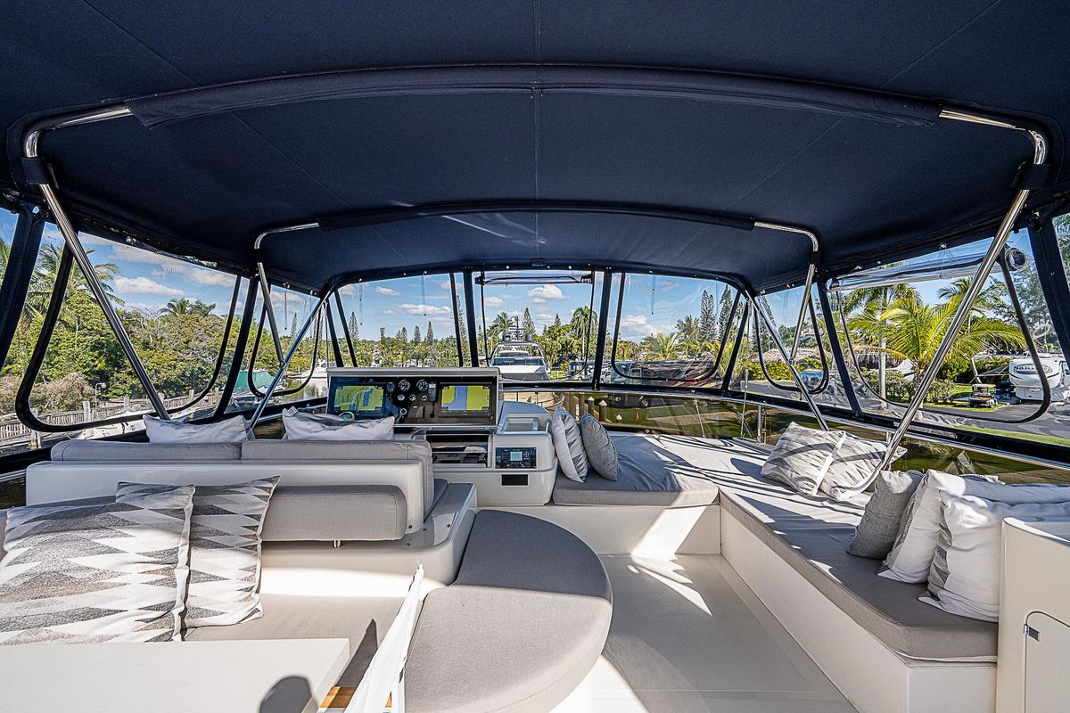 2006 Ferretti Yachts 83 