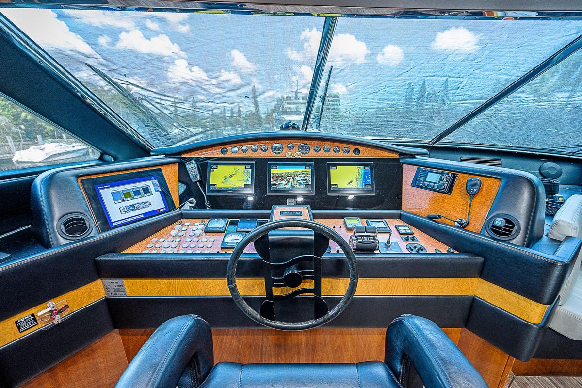 2006 Ferretti Yachts 83 