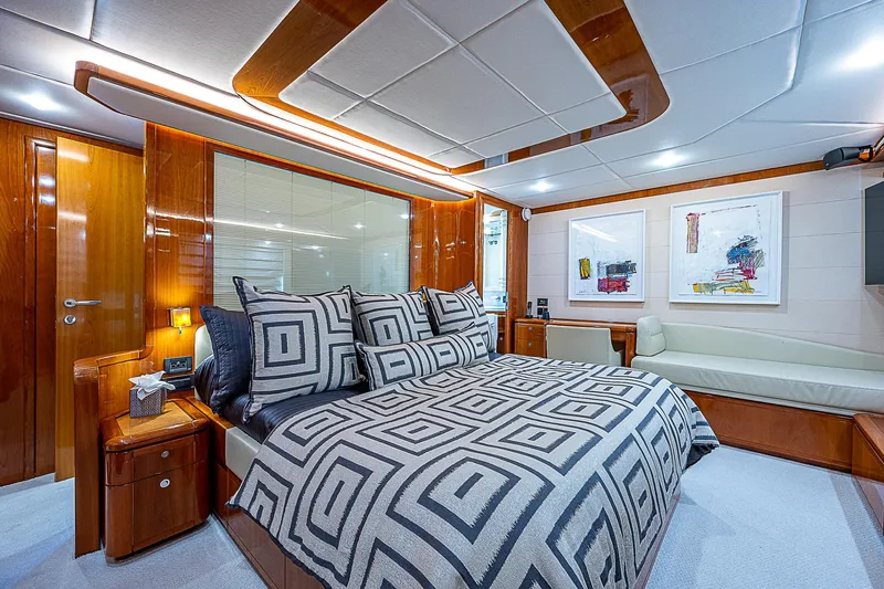 La Bella Vita Yacht Photos Pics 