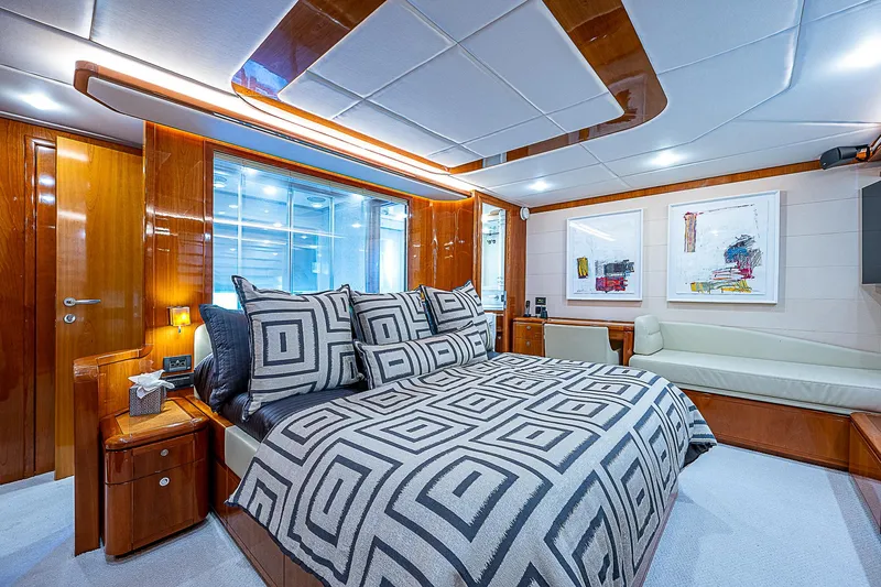 La Bella Vita Yacht Photos Pics 